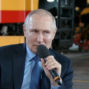 Путин заверил, что тарифы ЖКХ не будут расти полтора года